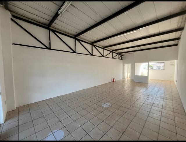60M² BUSINESS TO LET IN PARKLANDS